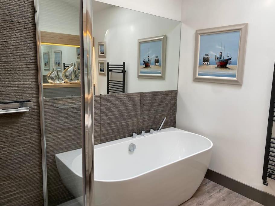 Mayflower, Luxury Norfolk Retreat - Brancaster, Sleeps 4 -12 Ngoại thất bức ảnh