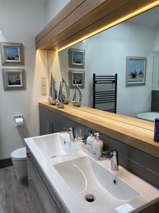 Mayflower, Luxury Norfolk Retreat - Brancaster, Sleeps 4 -12 Ngoại thất bức ảnh